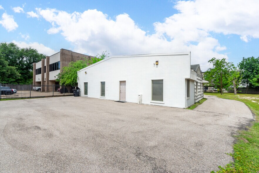 More Photos Of 5904 Dolores St, Houston Office For Lease