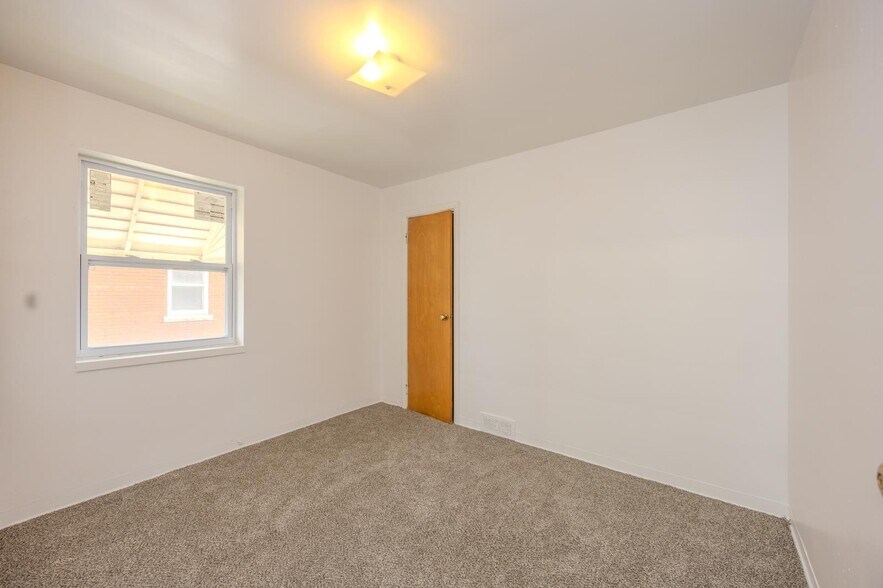 More Photos Of 2101 Pine Ave, Niagara Falls Storefront Retail Residential For Sale