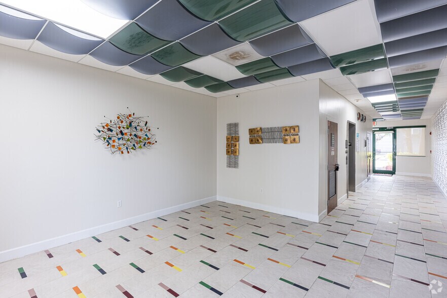 More Photos Of 4577 N Nob Hill Rd, Sunrise Office For Lease