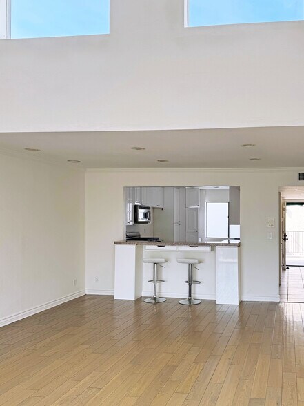 More Photos Of 453 Ivy St, Glendale Apartments For Sale