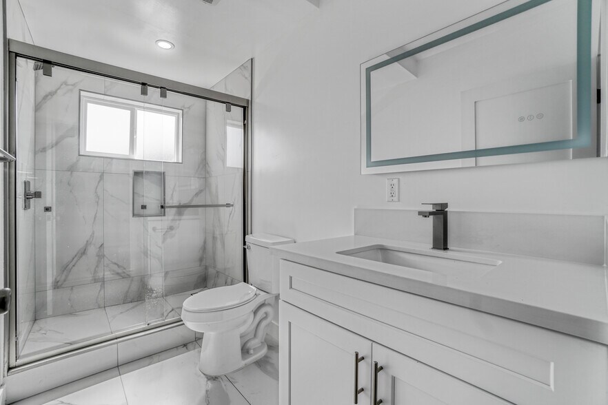 More Photos Of 162 W 65th St, Los Angeles Multifamily For Sale