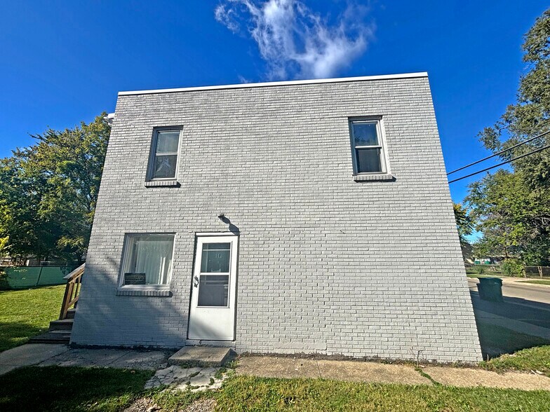 More Photos Of 301 S Ottawa St, Joliet Apartments For Sale