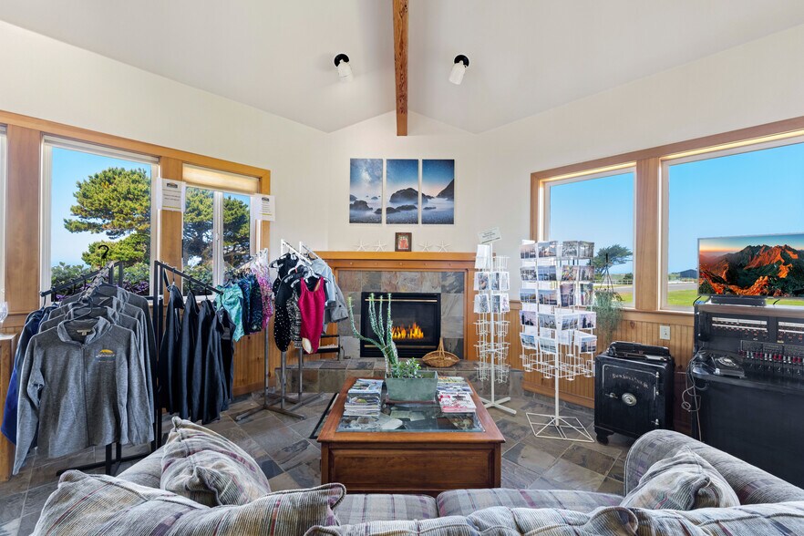 More Photos Of 1865 Beach Loop Dr, Bandon Hotel For Sale