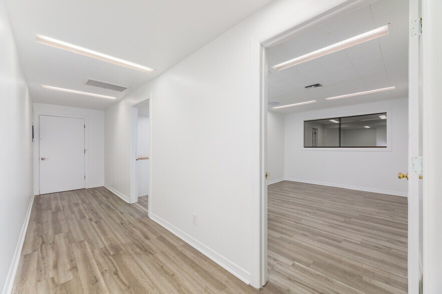 More Photos Of 128 Tomahawk Dr, Indian Harbour Beach Warehouse For Lease