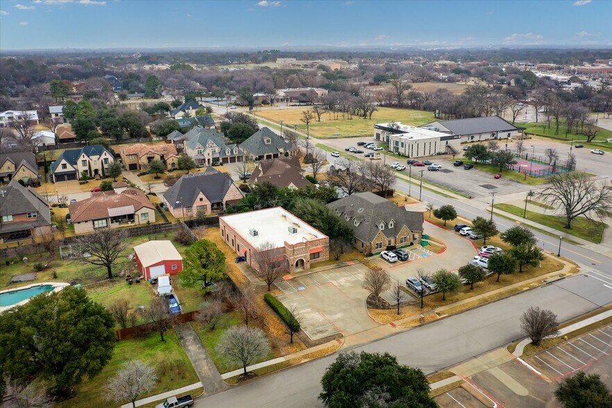 More Photos Of 820 Central Dr, Colleyville Office For Sale