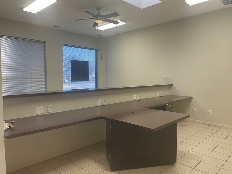 More Photos Of 7639 W 63rd St, Summit Office For Sale