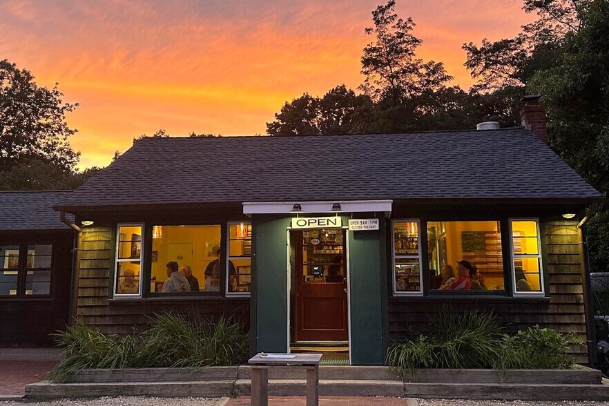 More Photos Of 1615 Bridgehampton, Sag Harbor Restaurant For Sale