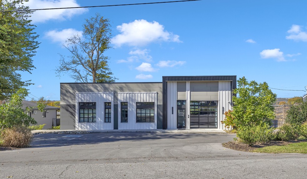 Primary Photo Of 2015 Gladstone Ave, Nashville Office For Sale