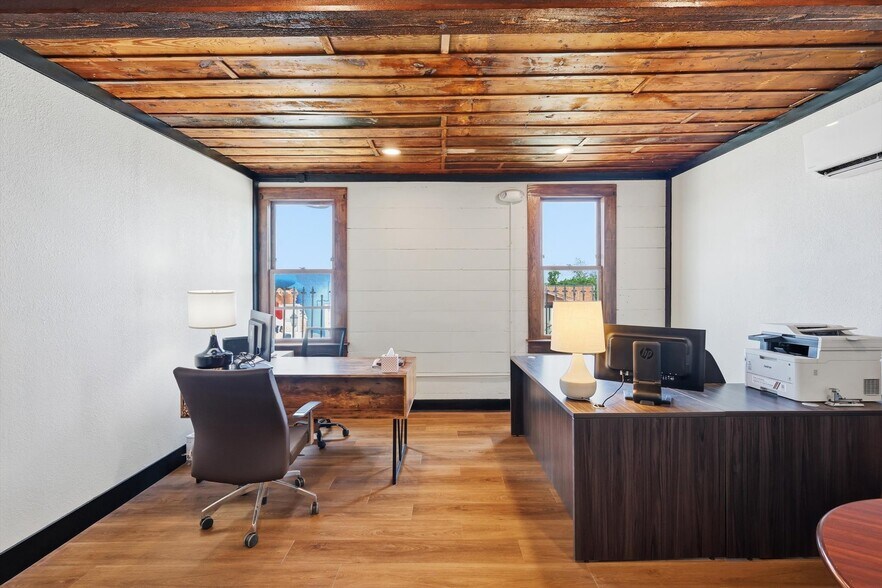 More Photos Of 1426 N Main St, Fort Worth Storefront Retail Office For Lease