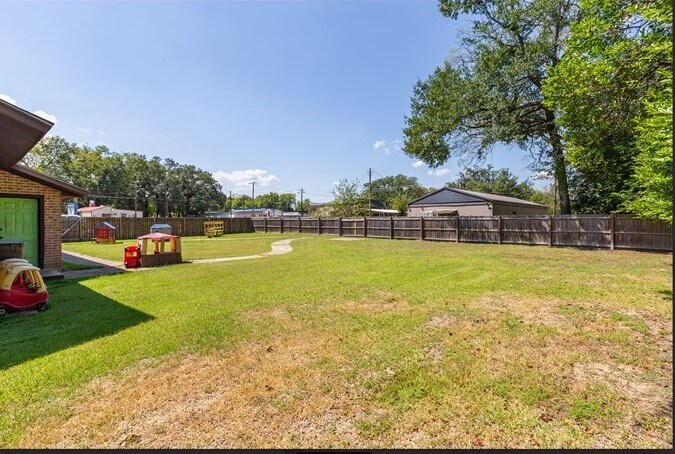 More Photos Of 806 Pershing Ave, Lufkin Daycare Center For Sale