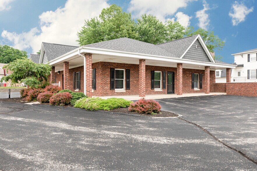 More Photos Of 2495 S Walnut Street Pike, Bloomington Office Residential For Lease