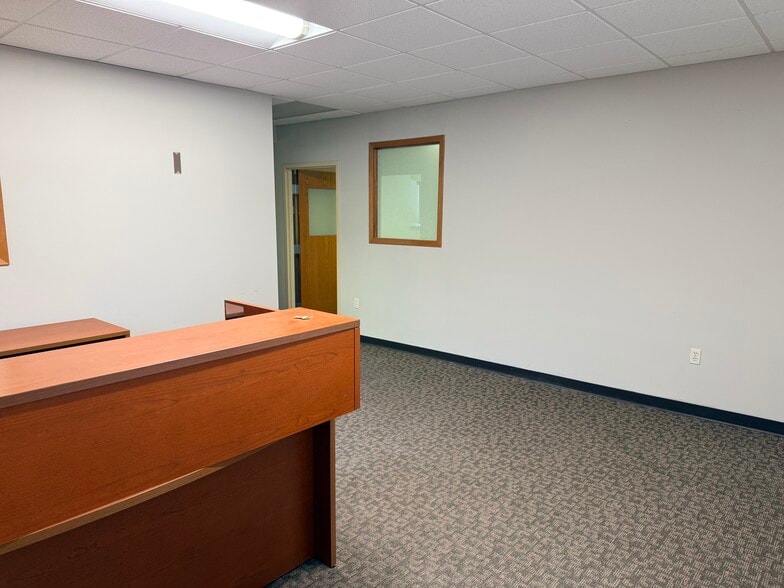 More Photos Of 1001 Arboretum Dr, Waunakee Flex For Lease