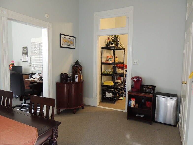 More Photos Of 122 Lewis St, San Antonio Office For Sale