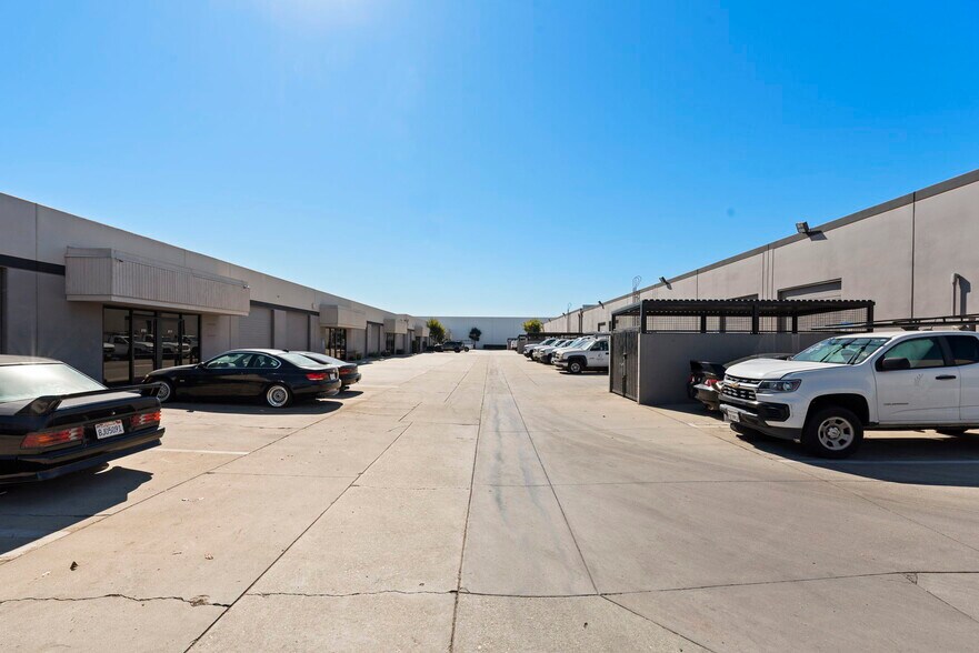 More Photos Of 3700 N Industry Ave, Lakewood Research And Development For Lease