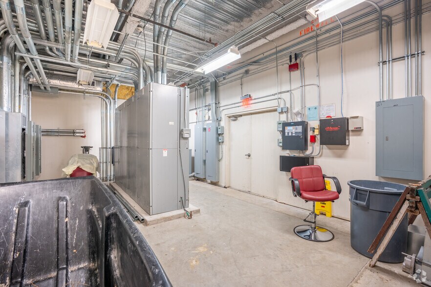 More Photos Of 1800 W 26th St, Houston Medical For Lease