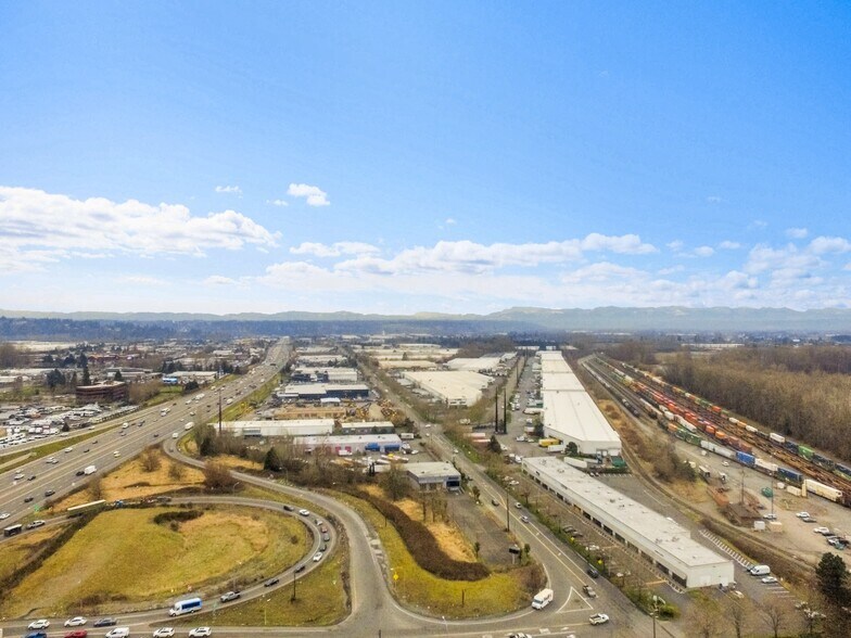 More Photos Of 3077 20th St E, Fife Warehouse For Lease