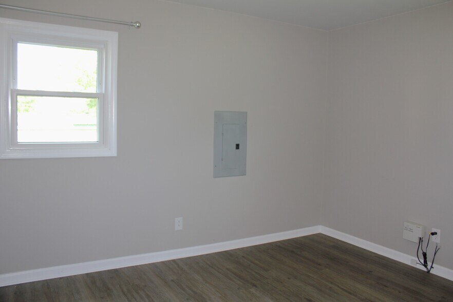 More Photos Of 1402 Rucker Blvd, Enterprise Office For Sale