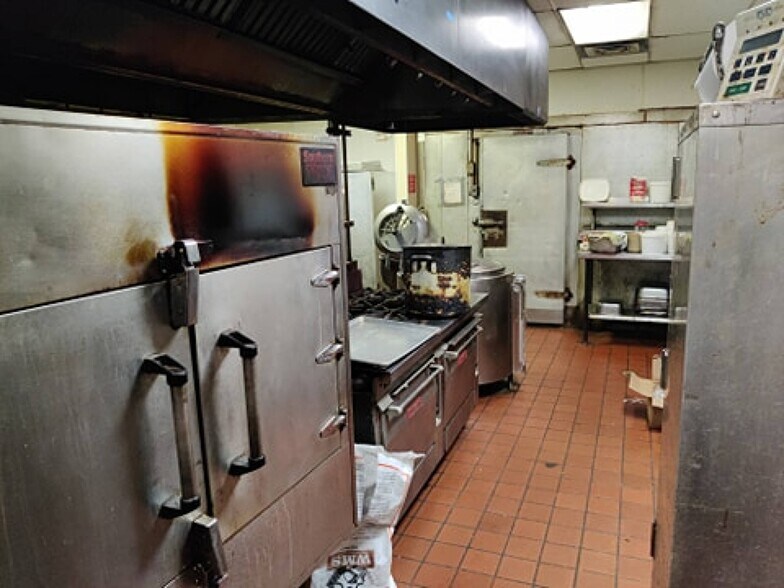 More Photos Of 5465 Fox Plaza Dr, Memphis Restaurant For Lease