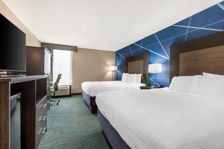 More Photos Of 11069 Composite Dr, Dallas Hotel For Sale