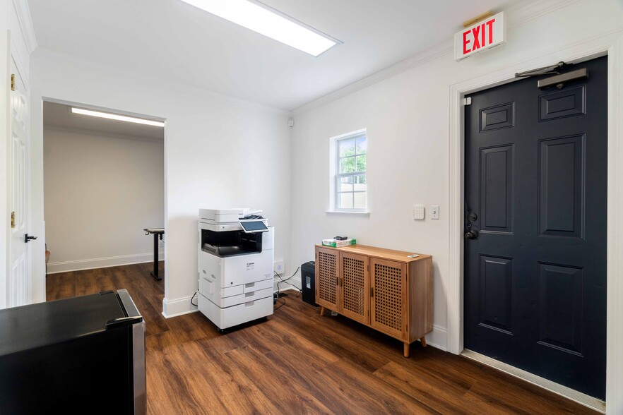 More Photos Of 4105 Hillsboro Cir, Nashville Office For Sale