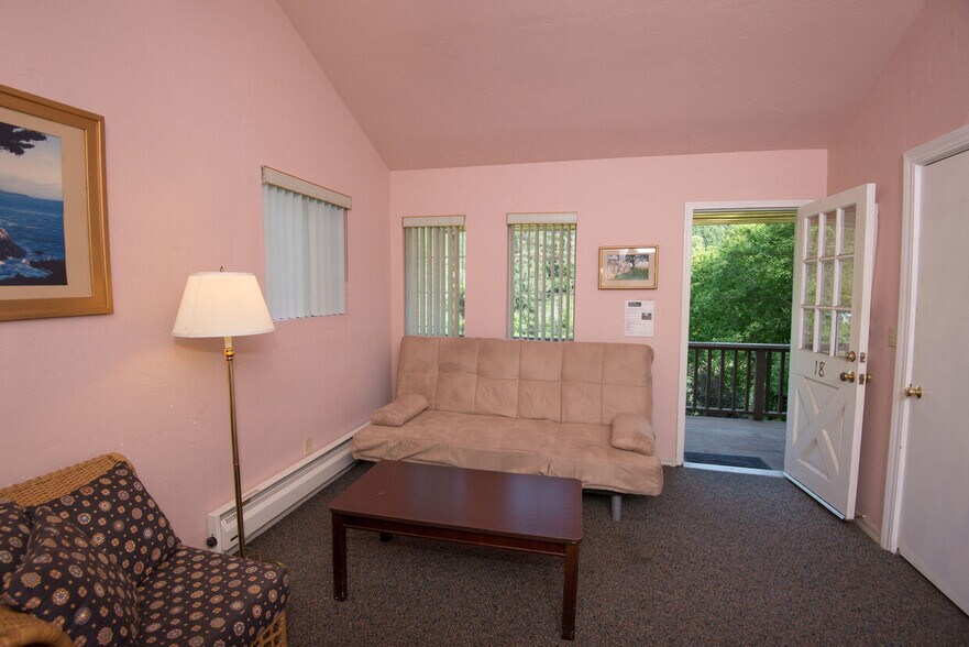 More Photos Of 20250 Highway 116, Monte Rio Hotel For Sale