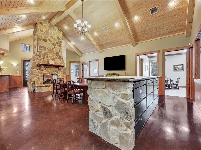 More Photos Of 7680 FM 2497, Lufkin Office For Sale