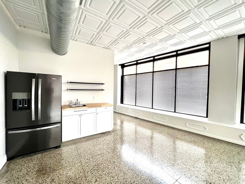 More Photos Of 4551-4559 Gravois Ave, Saint Louis Storefront Retail Residential For Lease