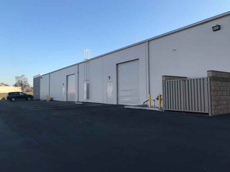 More Photos Of 1146-1158 E Valencia Dr, Fullerton Light Manufacturing For Lease