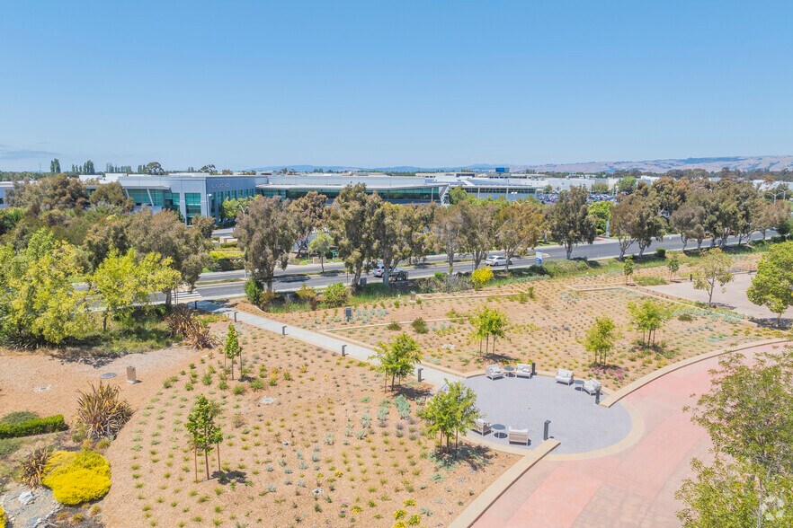 More Photos Of 7999 Gateway Blvd, Newark Research And Development For Lease