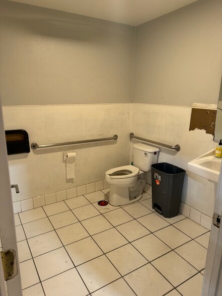 More Photos Of 352 Griffin St, Salinas Warehouse For Lease