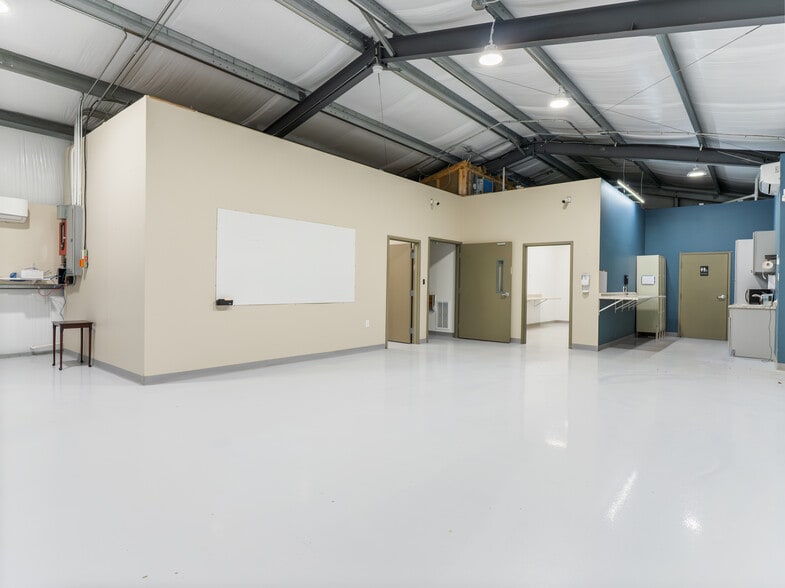 More Photos Of 16640 Highway 36, Needville Industrial For Lease