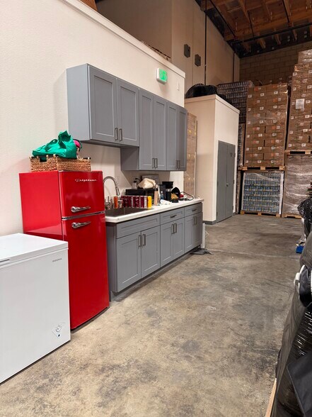 More Photos Of 241 N California Ave, La Puente Warehouse For Lease