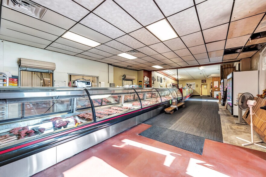 More Photos Of 715 Redfield St, Waupaca Freestanding For Sale