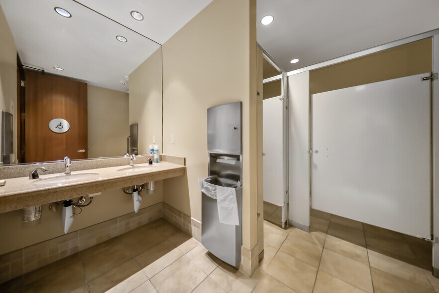 More Photos Of 73010 El Paseo, Palm Desert Office For Lease