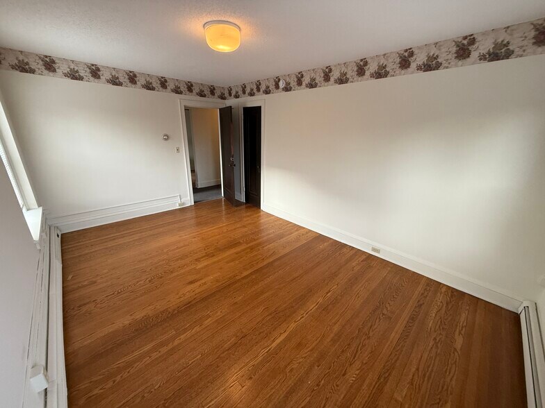 More Photos Of 1709 Shields Ave, Saint Paul Apartments For Sale