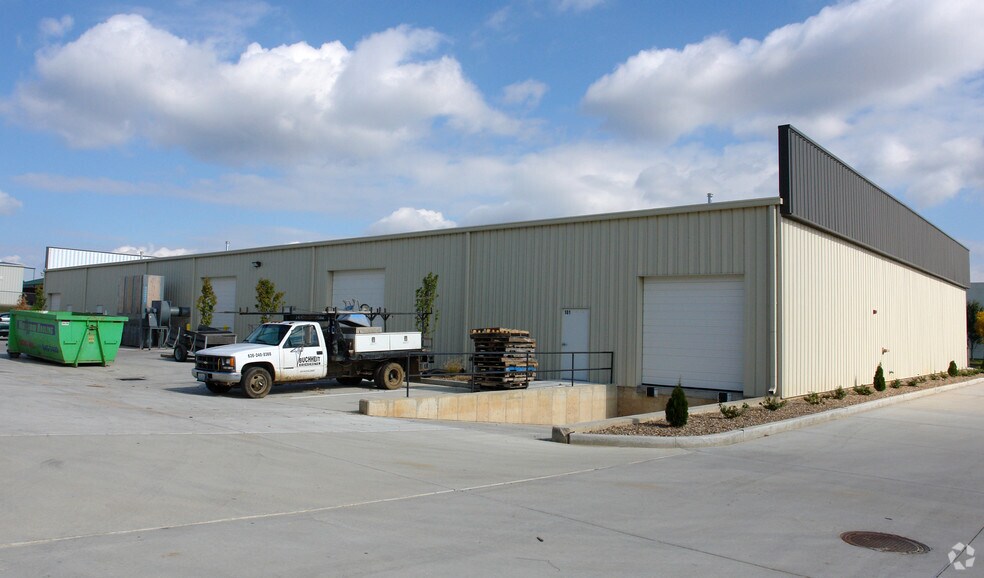 More Photos Of 831-835 Westwood Industrial Park Dr, Weldon Spring Warehouse For Lease