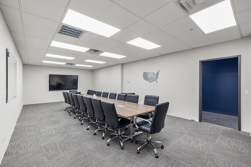 More Photos Of 2087 E 71st St, Tulsa Office For Lease