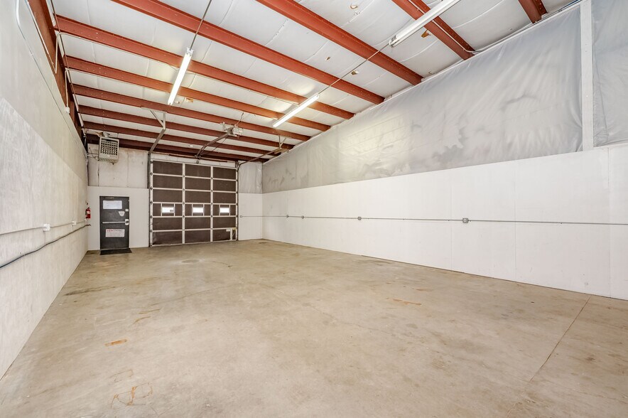 More Photos Of 16 Kingston Rd, Exeter Light Manufacturing For Sale