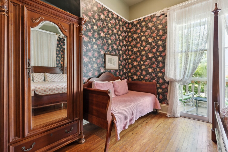 More Photos Of 4117 Perrier St, New Orleans Hotel For Sale
