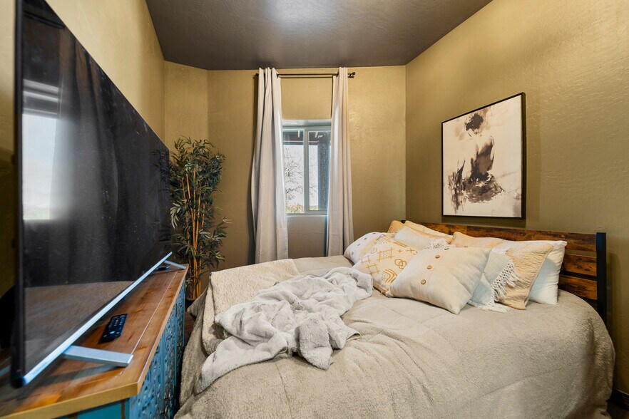 More Photos Of 7056 Bustin Dutch Trl, Show Low Multifamily For Sale