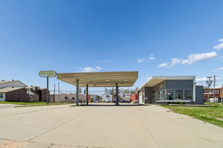 More Photos Of 801 Court Ave, Chariton Service Station For Sale
