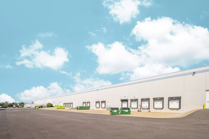 More Photos Of 5235-5325 International Dr, Cudahy Warehouse For Lease