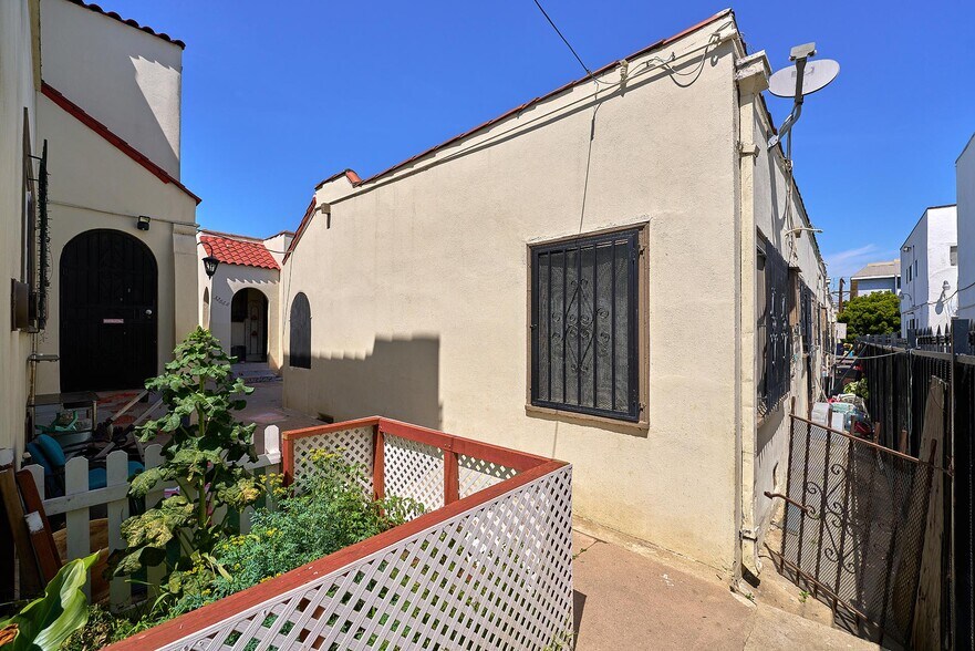More Photos Of 3262 Monette Pl, Los Angeles Apartments For Sale