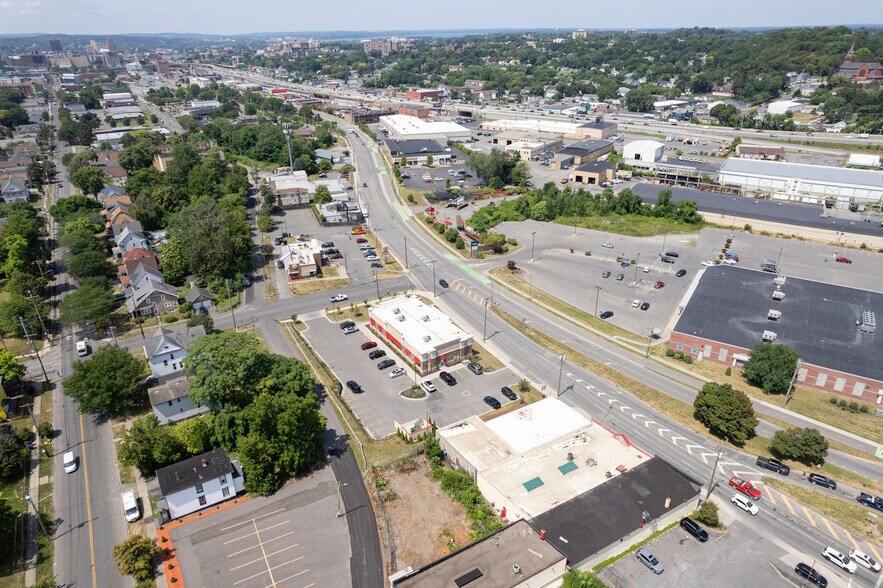 More Photos Of 1628 Erie Blvd E, Syracuse Flex For Sale