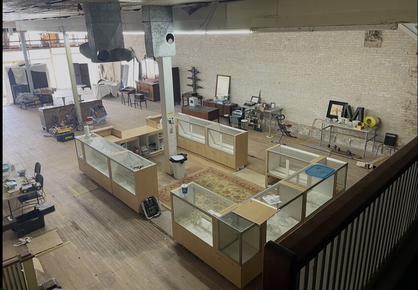 More Photos Of 419 Saint George St, Gonzales Storefront For Sale