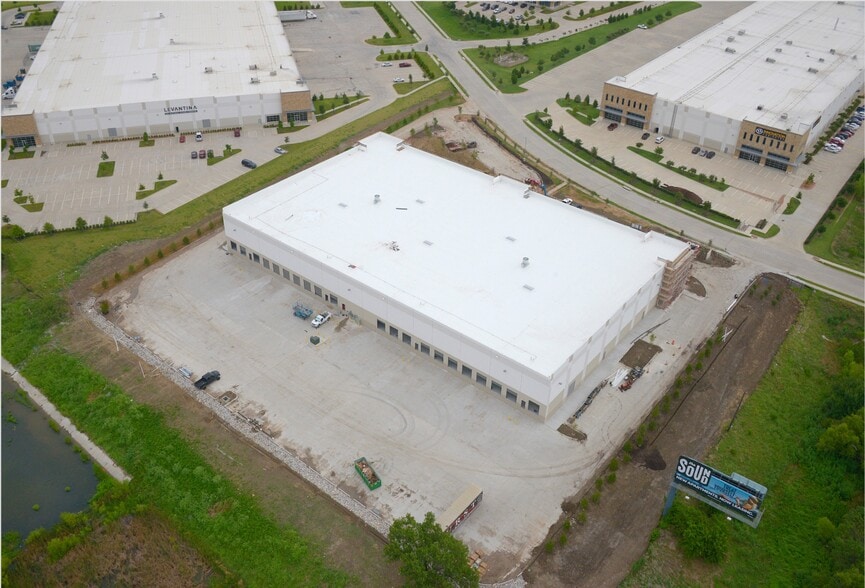 More Photos Of 12121 N Stemmons Fwy, Dallas Unknown For Lease