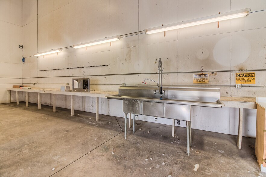 More Photos Of 503 W Prospect Rd, Moxee Warehouse For Sale