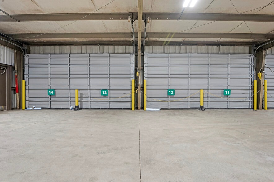 More Photos Of 161 Center St, Jacksonville Truck Terminal For Lease