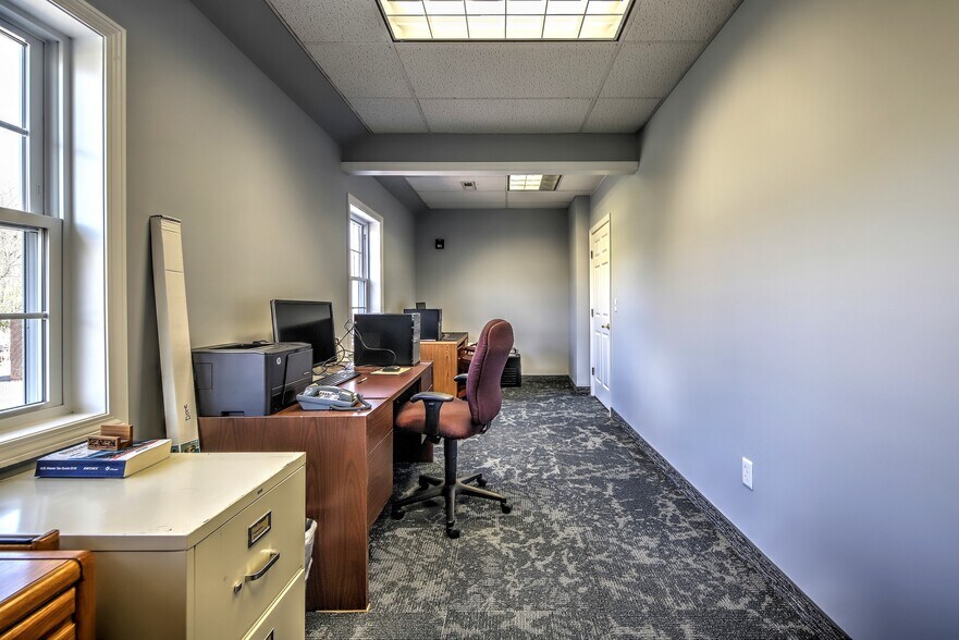 More Photos Of 471 Monroe Tpke, Monroe Medical For Lease