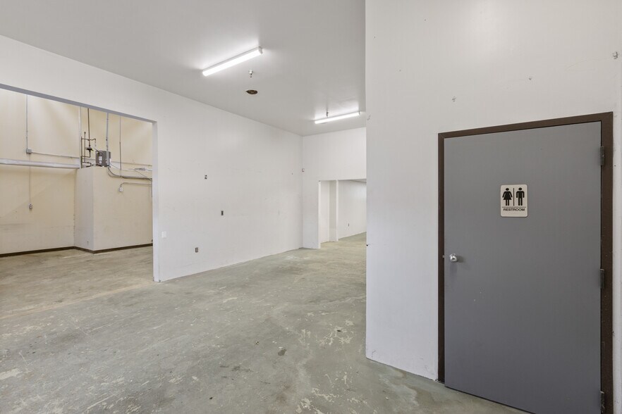 More Photos Of 7881 Beechcraft Ave, Gaithersburg Industrial For Sale